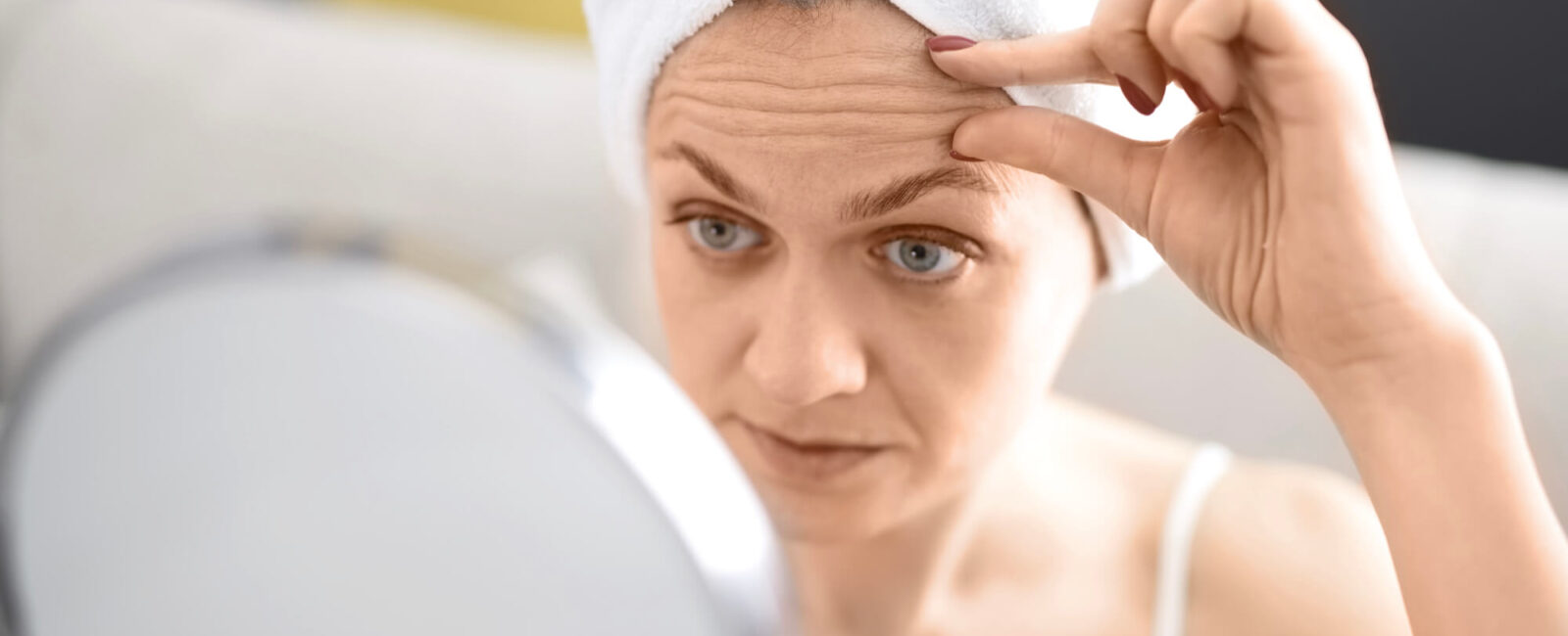 הזרקת בוטוקס לפנים: האזורים המומלצים לטיפול ומידע חשוב לפני ההחלטה faltenunterspritzung mit botox stirnfalten glaetten frau stirnfalten1 הזרקת בוטוקס לפנים: האזורים המומלצים לטיפול ומידע חשוב לפני ההחלטה